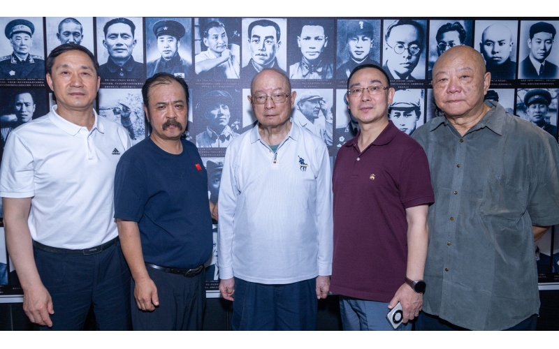 全國(guó)政協(xié)原副主席陳元在野馬集團(tuán)參觀(guān)考察